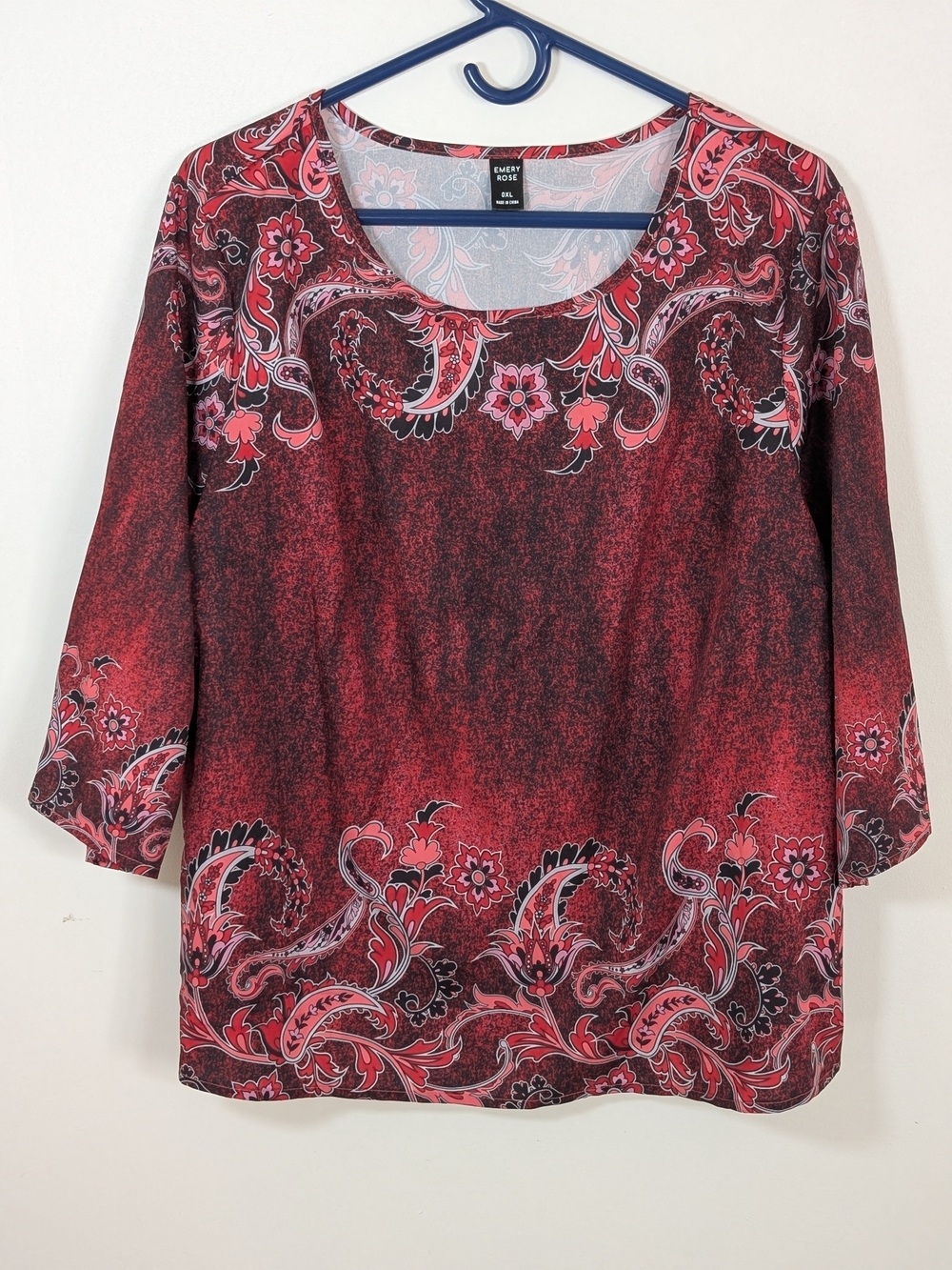 Emery Rose Red Paisley Scoop Neck Women’s Top